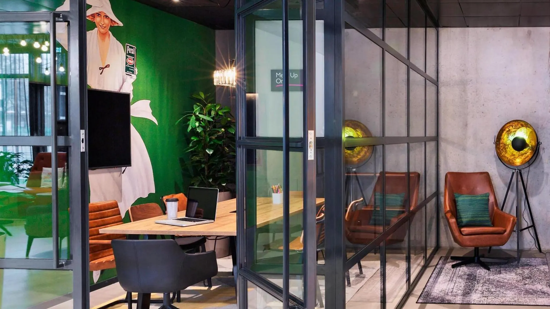 Moxy Duesseldorf South Hotel