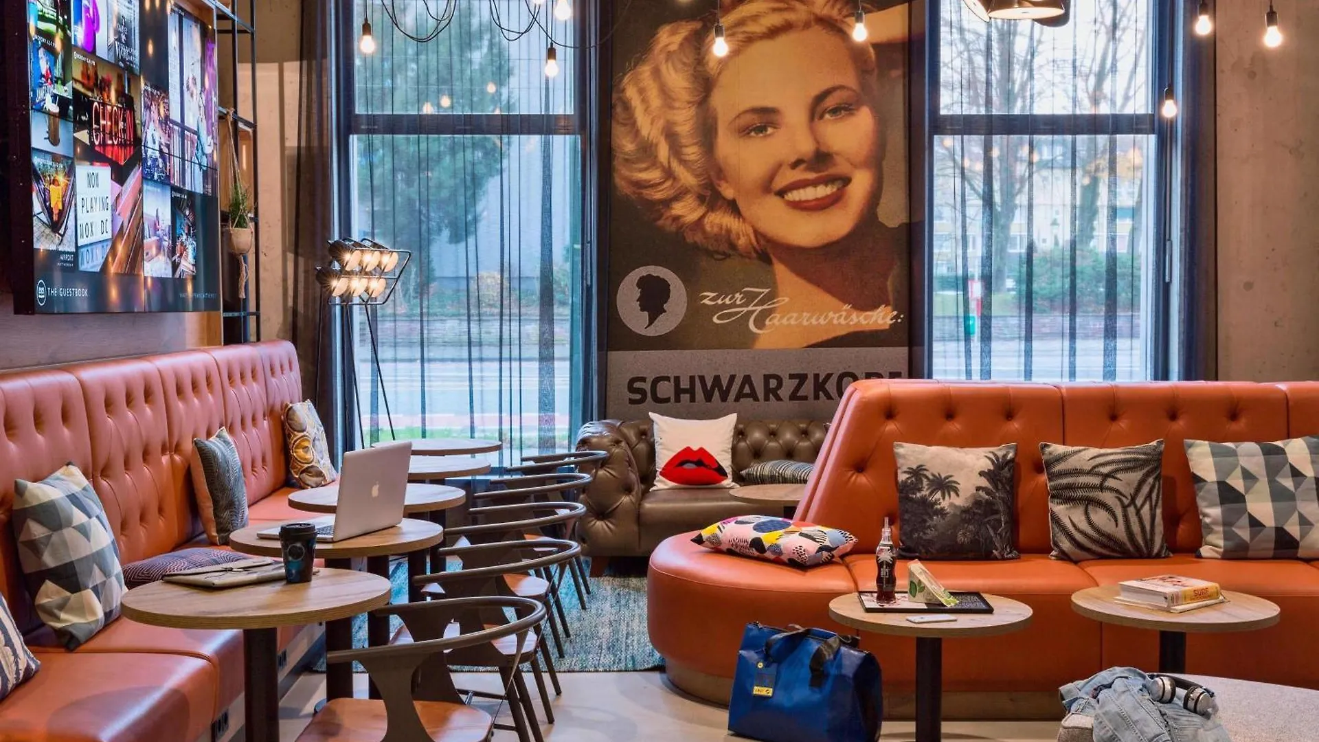 Moxy Duesseldorf South Hotel